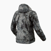 Giacca Flare 3 H2O, una giacca moto impermeabile con cappuccio staccabile. Design mimetico Camo Grigio Scuro. Di REV'IT!.
